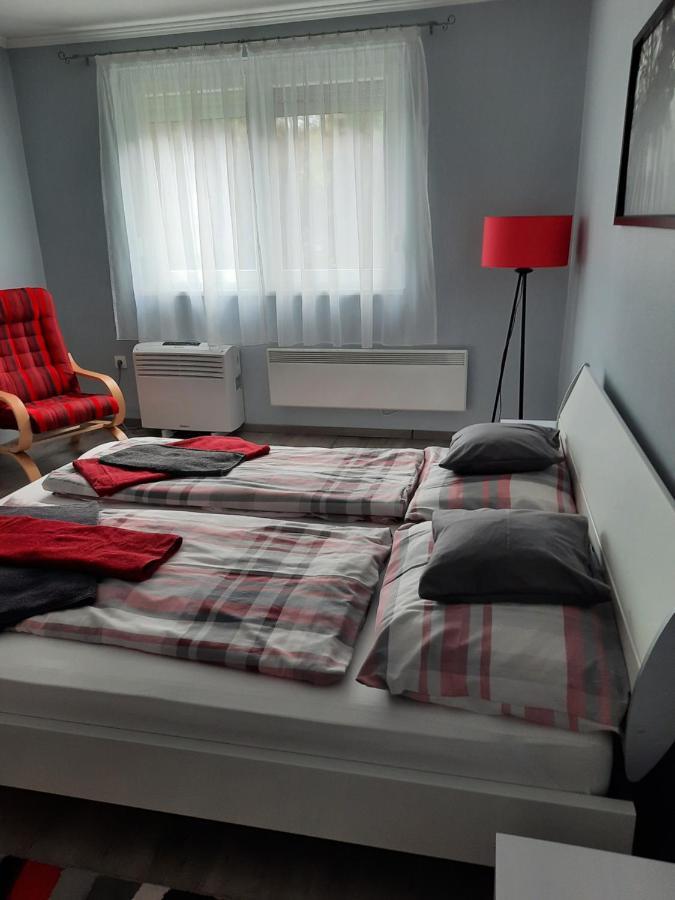 Kodály Apartman Eger Esterno foto