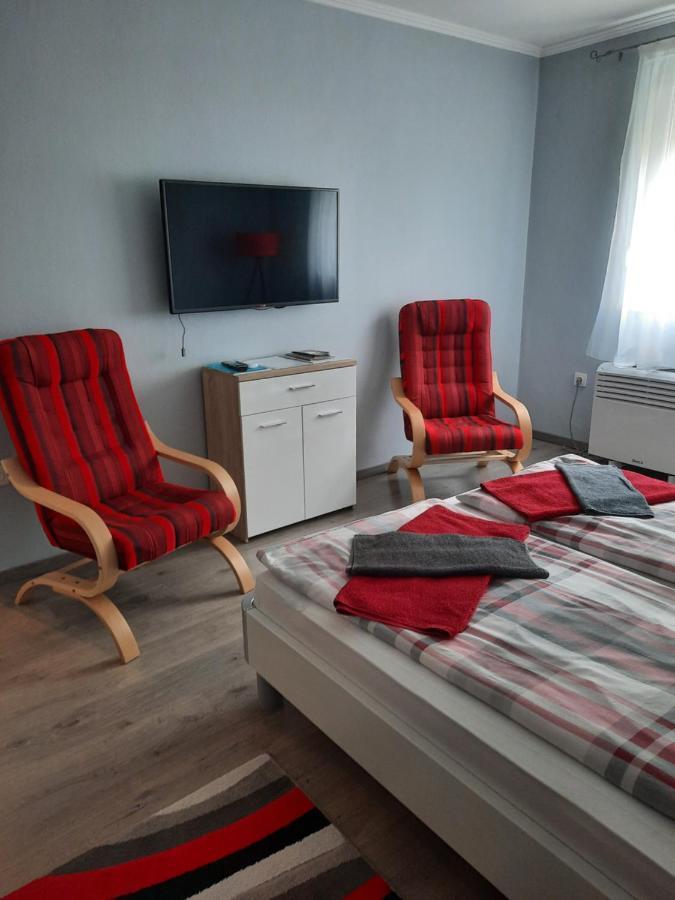 Kodály Apartman Eger Esterno foto