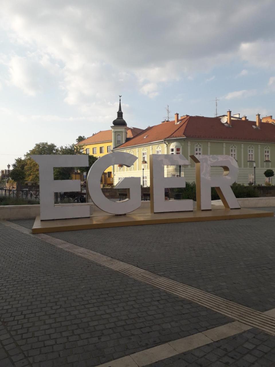 Kodály Apartman Eger Esterno foto